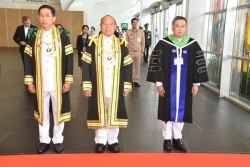 20250509215636.jpg - การเข้าร่วมเป็นเกียรติในพิธีพระราชทานปริญญาบัตรแก่บัณฑิต มหาบัณฑิตและดุษฎีบัณฑิต ของมหาวิทยาลัยการกีฬาแห่งชาติ ประจำปีการศึกษา 2566  | https://cmiss.ac.th