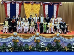 20250509215638.jpg - การเข้าร่วมเป็นเกียรติในพิธีพระราชทานปริญญาบัตรแก่บัณฑิต มหาบัณฑิตและดุษฎีบัณฑิต ของมหาวิทยาลัยการกีฬาแห่งชาติ ประจำปีการศึกษา 2566  | https://cmiss.ac.th