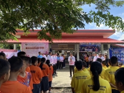 20250723162736.jpg - การต้อนรับ นายวิษณุ ไล่ชะพิษ อธิการบดีมหาวิทยาลัยการกีฬาแห่งชาติ รองอธิการบดี และคณะผู้บริหาร ในโอกาสเยี่ยมเยียนและให้กำลังใจนักกีฬา ณ โรงเรียนเมืองอุบลราชธานี | https://cmiss.ac.th