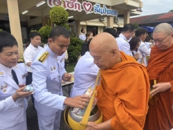 20251208161023(4).jpg - ร่วมกิจกรรมเนื่องในวันคล้ายวันพระบรมราชสมภพพระบามสมเด็จพระชนกาธิเบศร มหาภูมิพลอดุลยเดชมหาราช บรมนาถบพิตร วันชาติ และวันพ่อแห่งชาติ | https://cmiss.ac.th