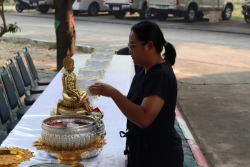 20260412000352.jpg - สรงน้ำพระและรดน้ำดำหัวผู้บริหารและผู้อาวุโส ๒๕๖๙ | https://cmiss.ac.th
