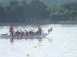 20260528132434(1).jpg - ขอแสดงความยินดีกับผู้ฝึกสอนกีฬาเรือพาย และ นักกีฬาเรือพาย  | https://cmiss.ac.th
