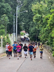 20260717121103.jpg - ผู้ฝึกสอนกีฬา โรงเรียนกีฬาจังหวัดเชียงใหม่ นำนักกีฬาวิ่งออกกำลังกาย เตรียมความพร้อม เพื่อการแข่งขันกีฬาโรงเรียนกีฬา “นครสี่แควเกมส์”  | https://cmiss.ac.th